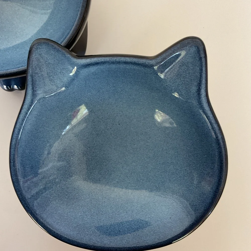Nihow Slanted Elevated Cat Bowls Set of Two NWOT